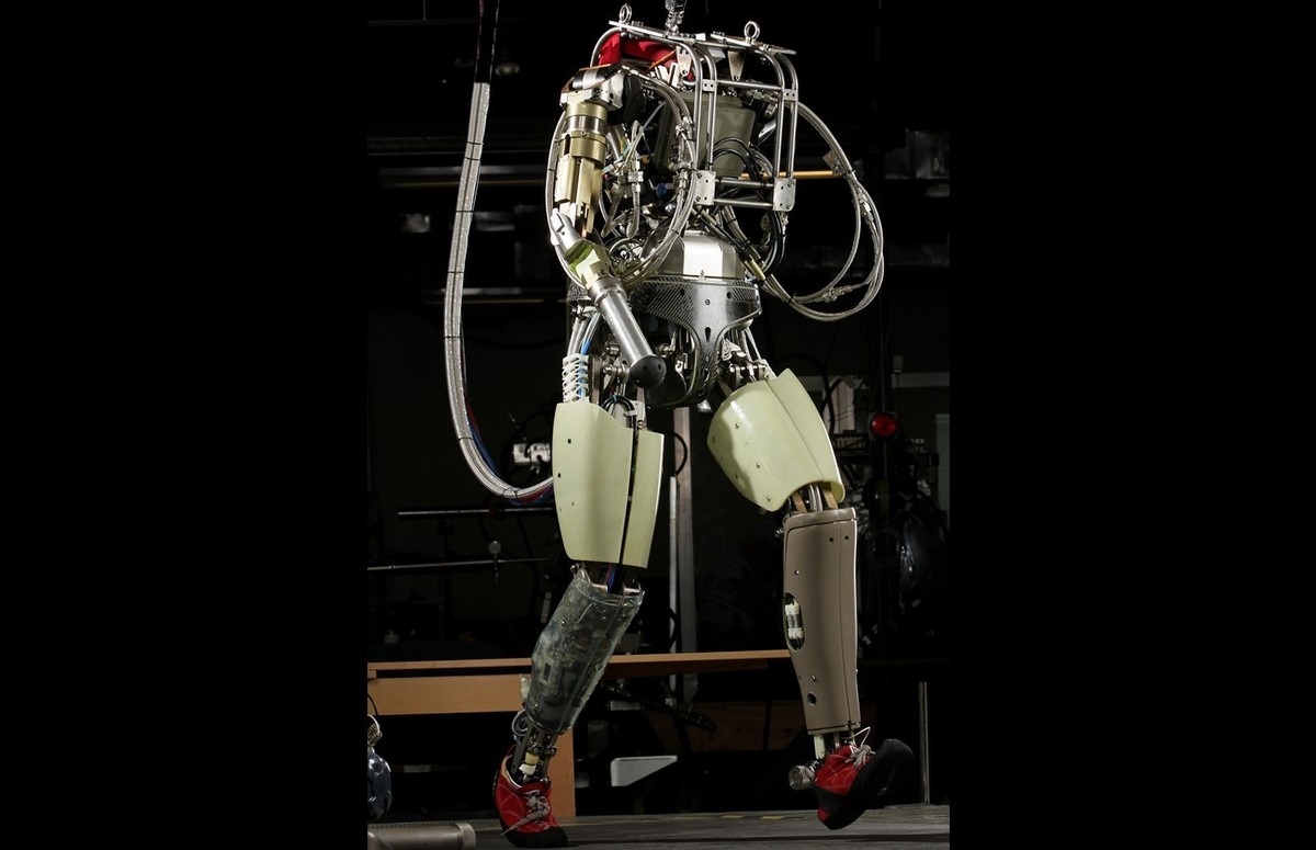 跳跃高度达1.2米！波士顿动力的新机器人再一次刷新了人类认知|潮科技