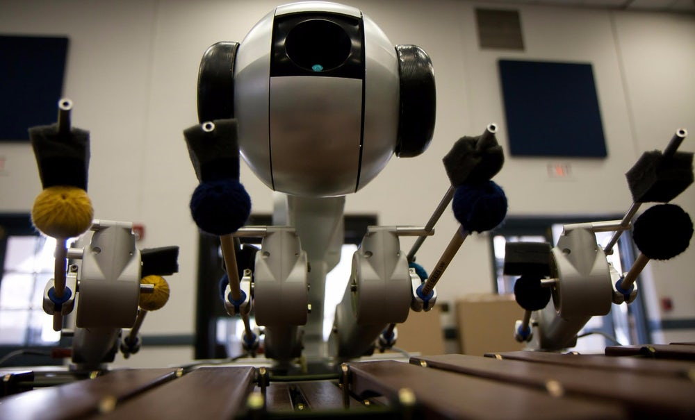 机器人如何通过深度学习和大数据来编写和播放音乐?