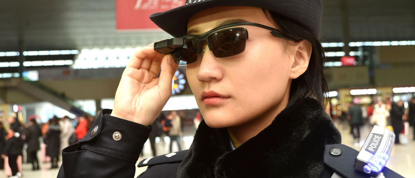 春节将至 警方欲利用人脸识别眼镜发现潜在的犯罪分子