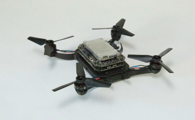 MIT开发虚拟现实训练系统Flight Goggles，加快无人机飞行速度，减少因坠机带来的成本