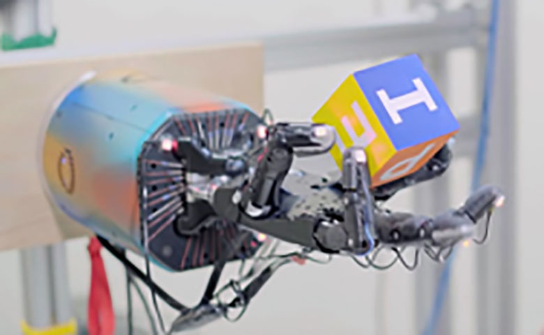 OpenAI新突破：使机器人操纵物体如人类一样灵活