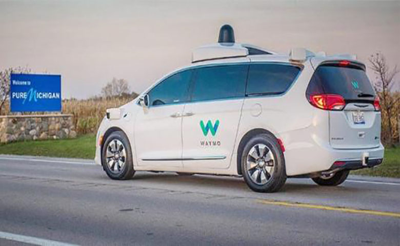 Waymo推出首个公共自动驾驶出租车服务，现可供测试客户使用