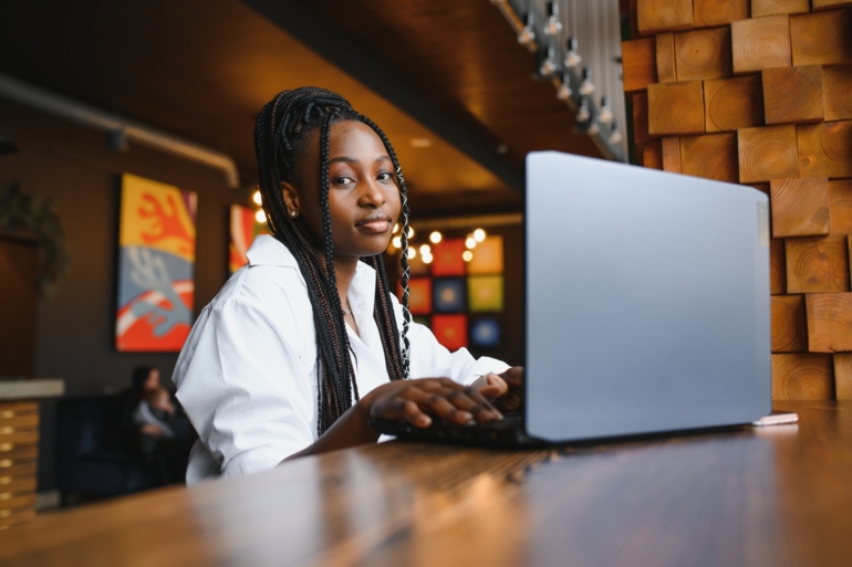 Laptop-1-770x513(1) Laptop-1-770x513(1)