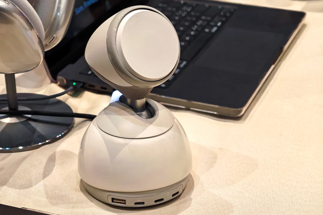 loona-deskmate-2 loona-deskmate-2