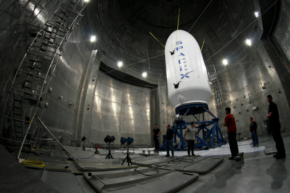 spacex-fairing-e1490937529317