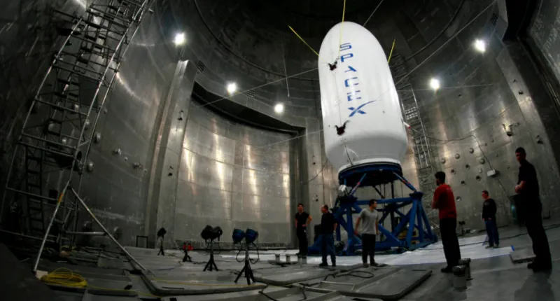 spacex-fairing-e1490937529317